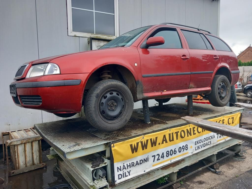 Škoda Octavia 1.6 AVU, 2001